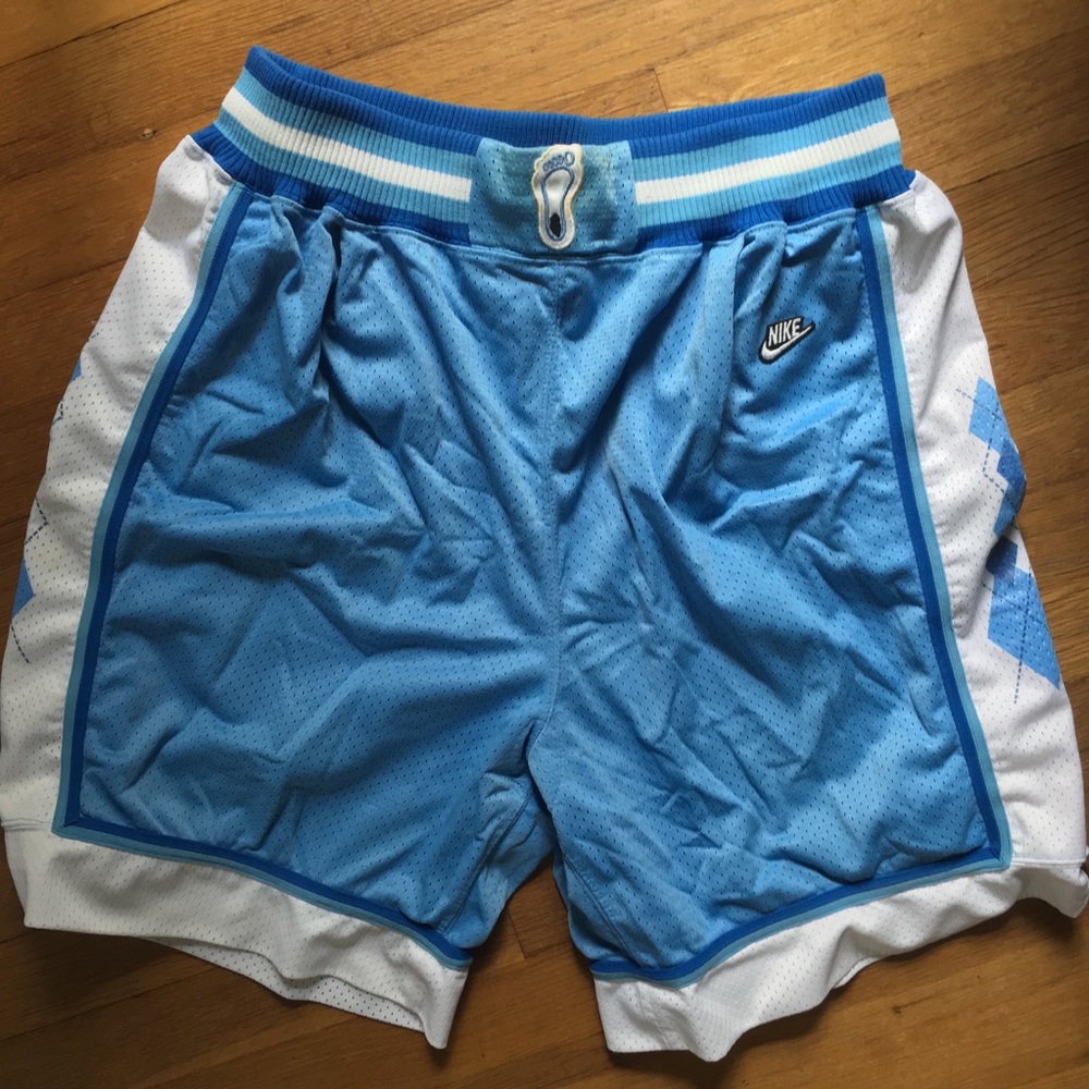 Vintage 90s Nike UNC basketball shorts